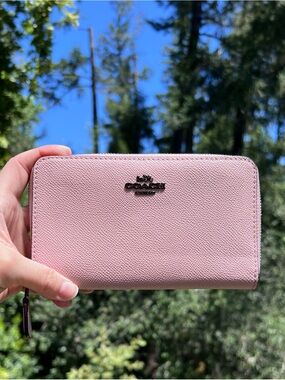 COACH Medium Pink Crossgrain Zip-Around Wallet w Gunmetal Hardware AUTHENTIC